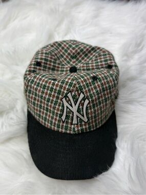 New York Yankees Houndstooth Cap in Green/Brown/Black